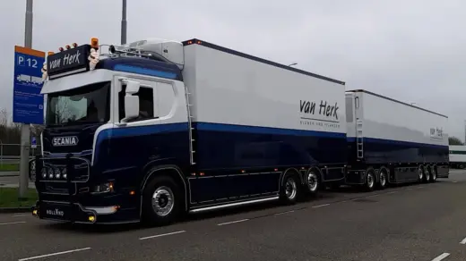 scania-v8-open-pipe-with-fkm-garage-exhaust-system-v50